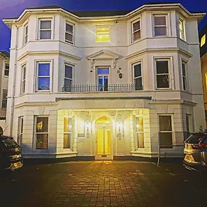 https://luxury-2-beds-apartment-by-the-sea.bournemouth-hotels.org